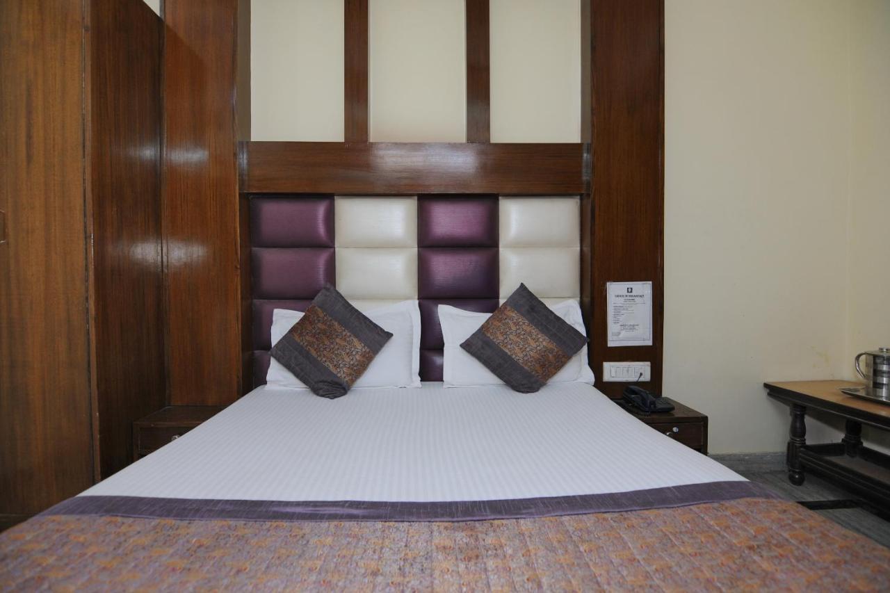 Oyo 6124 Lord Krishna Dx Inn New Delhi Exterior photo